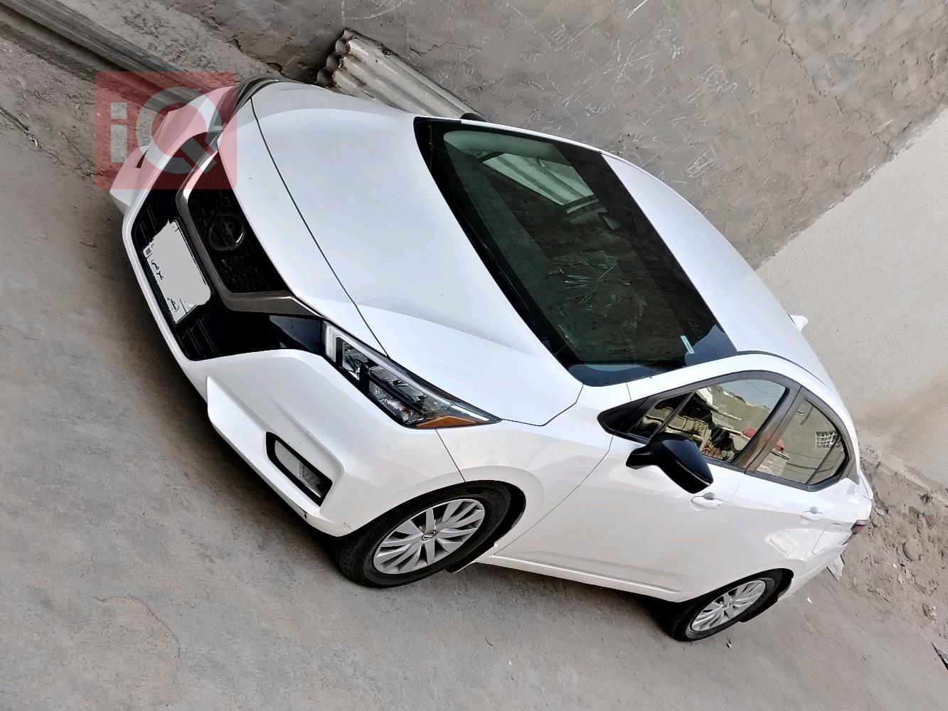 نيسان فيرسا